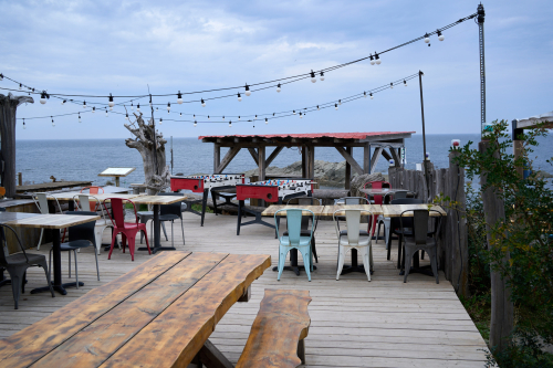 Saison,Été,Camping,Hébergement,MRC Haute-Gaspésie,Région,Sainte-Anne-Des-Monts,Le Sea Shack,Chalet,Eau,Plage,Bar,Club,Pub,Brasserie,Jour,Temps